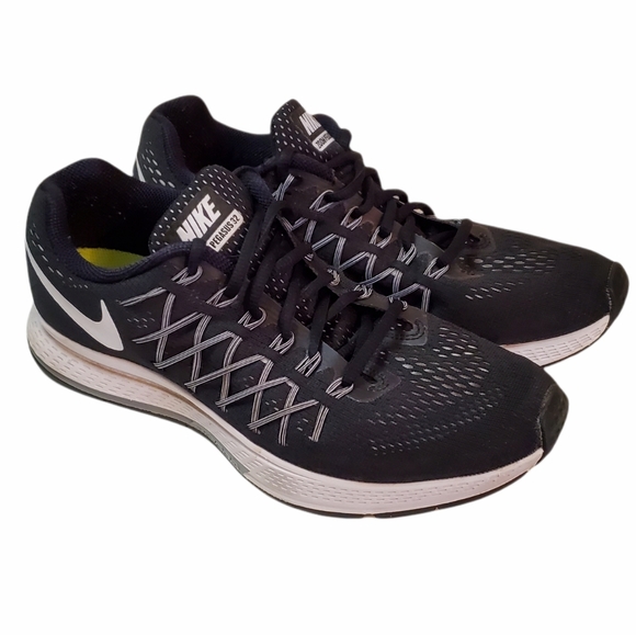 Nike Shoes - Nike W9.5 Zoom Pegasus 32 Black White